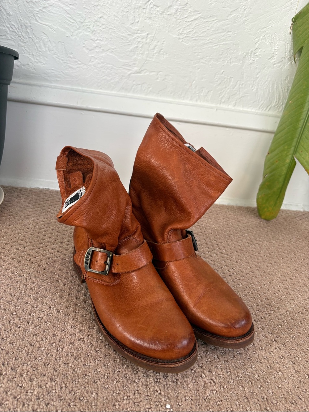 Frye Veronica Boot - Picture 2 of 4